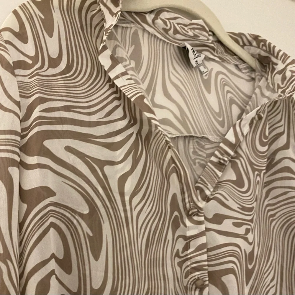 Button down blouse - Picture 2 of 4